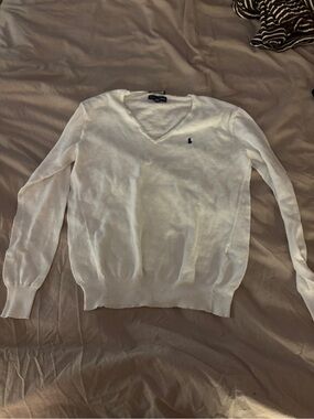 ralph lauren white v neck sweater. *small hole by shoulder* M